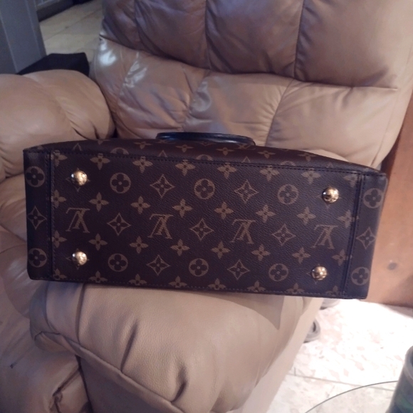 Authentic RARE & Retired Louis Vuitton Noir Flower Shoulder Bag🖤🤎 - Picture 15 of 16